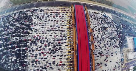 KAO U MRAVINJAKU: Pogledajte kako to izgleda kad se Kinezi vraćaju s odmora