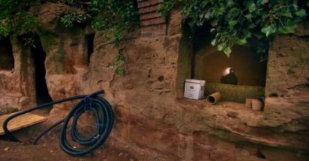 Živi u pećini staroj 800 godina, razlog će vas zaprepastiti!