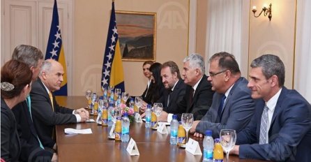Članovi Predsjedništva BiH sa čelnicima OHR-a: Početkom naredne godine zahtjev za punopravno članstvo u EU