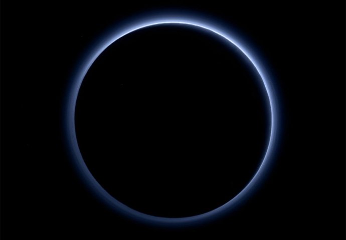 Najnovije fotografije: Pluton ima plavo nebo i led na površini 