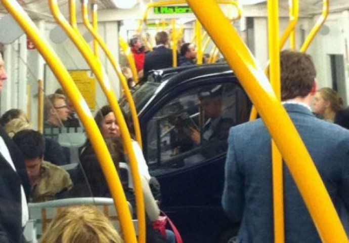 Evo šta sve možete vidjeti u javnom prijevozu, slika broj osam ostavlja bez teksta! 