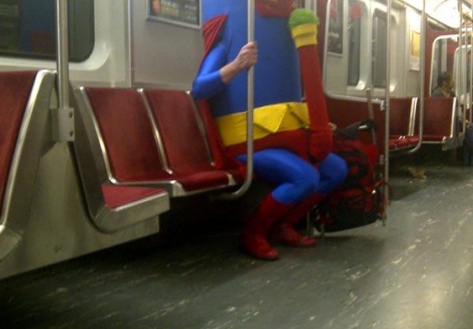 Evo šta sve možete vidjeti u javnom prijevozu, slika broj osam ostavlja bez teksta! 