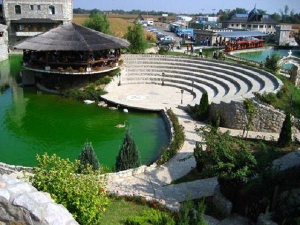 14-etno-selo-stanisici-amfiteatar