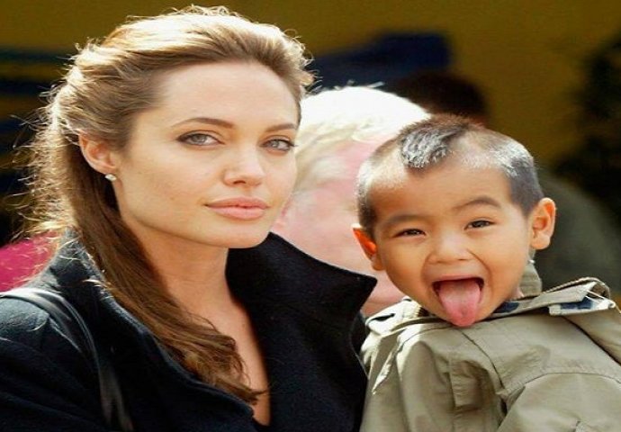 Pokušajte ostati ravnodušni: Angelina Jolie u ulozi majke  (FOTO)