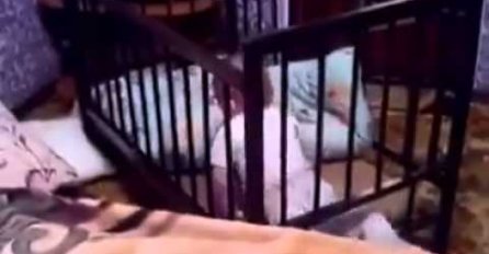 Misija ispunjena:  Ova beba izvela je nevjerovatan bijeg iz krevetića! (VIDEO) 