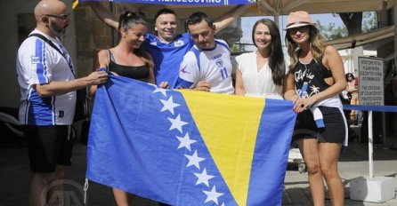 Navijači BiH na „ničijoj zemlji“ u Nikoziji: Hoćemo pobjedu!