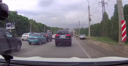 Htio je izbjeći saobraćajnu gužvu, ali nije ni slutio da će to skupo platiti! 