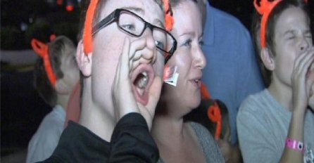 Oboren rekord u grupnom zavijanju na Mjesec (VIDEO)