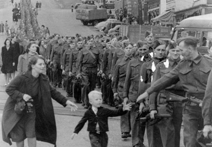 Jedna fotografija govori više od hiljadu riječi: Od uplakanog dječaka, do posljednjeg zbogom