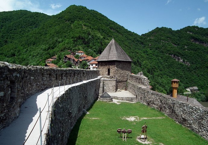 Vranduk Castle