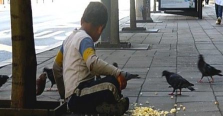 Dječak i kokice:  Kako je izgledala sreća najusamljenijeg dječaka na svijetu (FOTO)