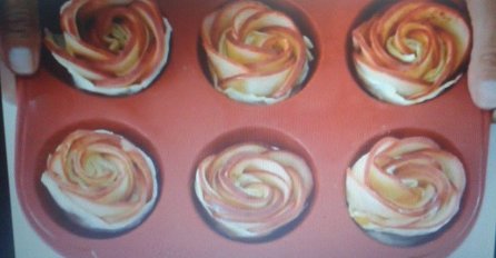  (VIDEO) DEKORATIVNO I UKUSNO: Ružice od jabuka