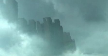 (VIDEO) Na stotine ljudi među oblacima vidjelo ogroman misteriozni grad!