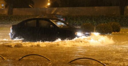 VELIKO NEVRIJEME U HRVATSKOJ Vodena bujica nosila sve pred sobom, cijela naselja bez struje