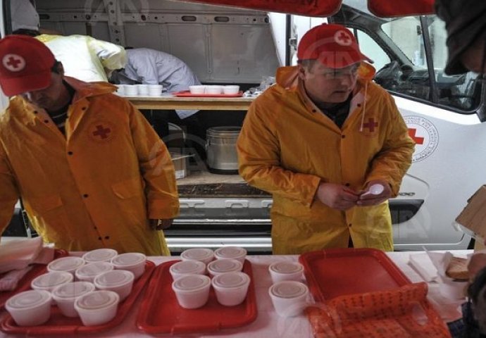 Podjelom toplog obroka Crveni križ obilježio Međunarodni dan hrane