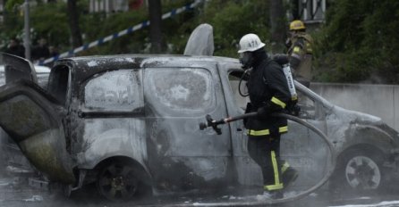 STOCKHOLM U PLAMENU: Sve veći neredi, migranti zapalili stotine automobila