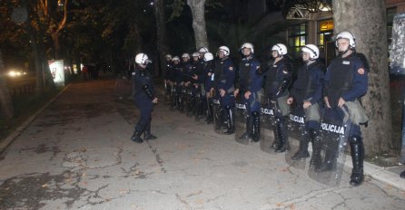 Haos u Podgorici: Policija se sukobila sa demonstrantima, pristalicama DF-a