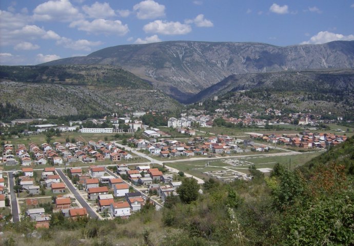 Općinski odbori SDA, SDP, SBB osudili skrnavljenje spomenika u Stocu 