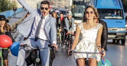 Ni kiša im ne može ništa: O ovom beogradskom paru pričaju svi na Facebooku