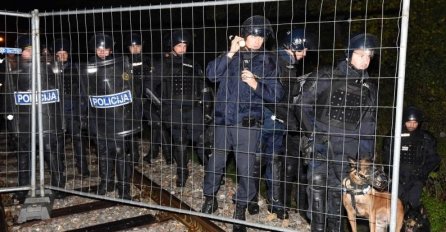 Izbjeglice na slovenskoj granici dočekane sa ogradom i psima