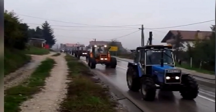 Poljoprivrednici traktorima stigli u Tuzlu, traže svoja prava