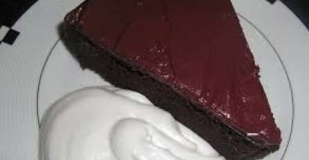 Ova torta ne sadrži brašno i šećer, ali obiluje čokoladom