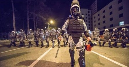 Oko 100 ljudi na protestu podrške demonstracijama u Crnoj Gori