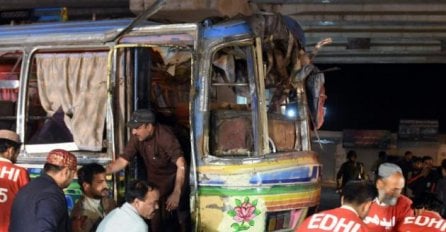 Deset osoba poginulo u eksploziji bombe u autobusu