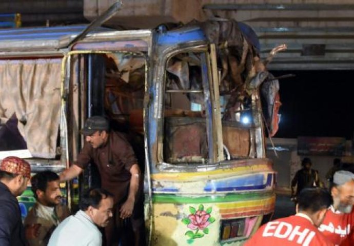 Deset osoba poginulo u eksploziji bombe u autobusu