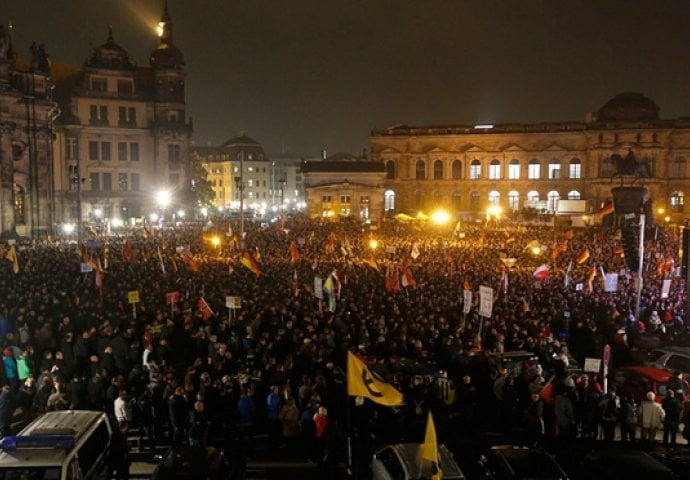 Hiljade pristalica i protivnika islamofobičnog pokreta protestuje u centru Dresdena