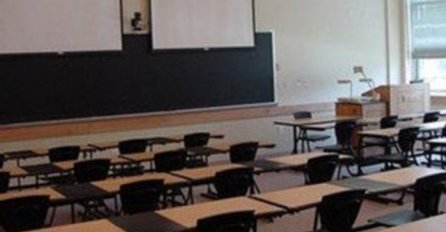 'Školske kolege me mrze, pa su napravili raspored sjedenja u mojoj klupi'