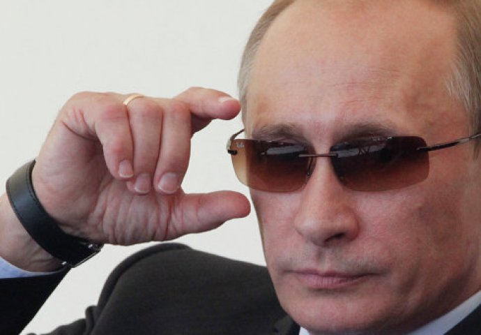 ORUŽJE VANSERIJSKE PRECIZNOST, ISPALJUJE OSAM METAKA U SEKUNDI:  Od ovog Putinovog pištolja strahuju svi! (VIDEO)