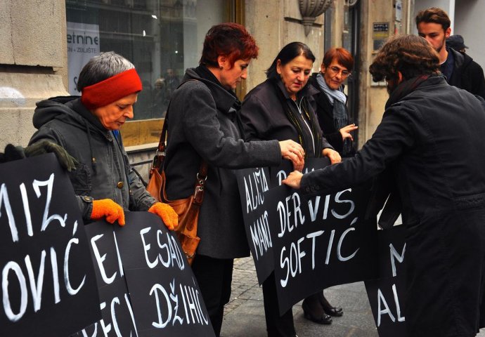 "Žene u crnom" obilježile 23. godišnjicu otmice i ubistva 17 Bošnjaka u Sjeverinu