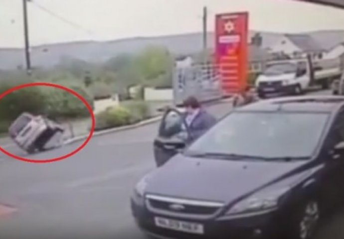 Kada žena vozi: Objasnila kako automobil može ići na samo dva točka (VIDEO) 