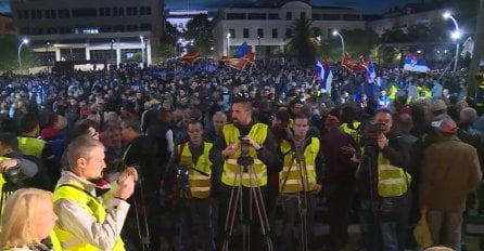 Povrijeđena dva policajca, u ponoć vanredna konferencija za medije