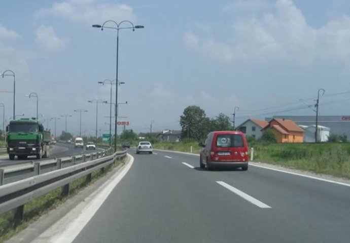 Zbog uklanjanja aviobombe obustavljen saobraćaj na putu Bihać-Bosanski Novi