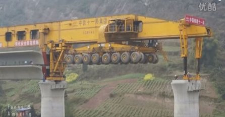  Ovo ''čudovište'' od 580 tona gradi mostove masivne konstrukcije (VIDEO)