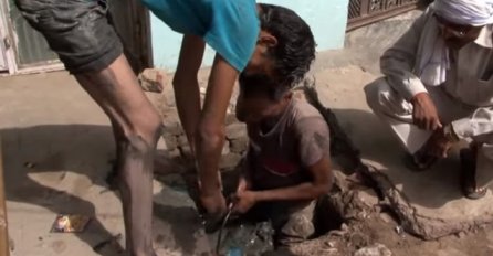 Siromašni su i jedini posao koji mogu raditi je čišćenje tuđeg izmeta