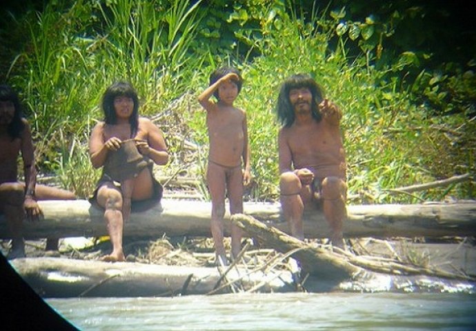 Nikad viđene fotografije plemena koje 600 godina živi u izolaciji od vanjskog svijeta
