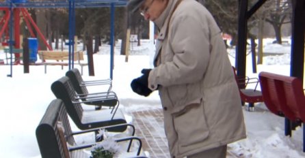 55 godina je sjedio na istoj klupi: Jednog dana dočekalo ga je nevjerovatno iznenađenje! 