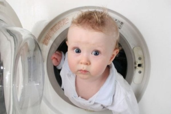 kid-in-dryer