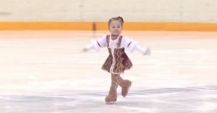 Ona nema ni tri godine, ali njene vještine na ledu će vas ostaviti bez teksta! (VIDEO)