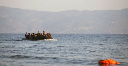 Potonuo drveni izbjeglički brod, tri osobe poginule