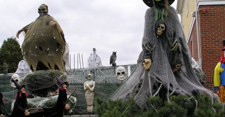  NOĆ VJEŠTICA: Ovako se kuće i dvorišta "okite" za Halloween, izgleda pomalo zastrašujuće