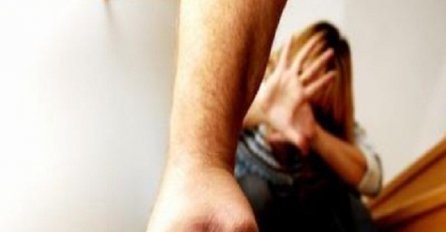 "Trudna sam a dečko me je sinoć udario"