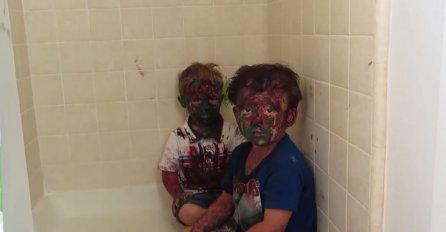 Male 'zloće' napravili haos u kupatilu, tata ih odlučio kazniti, pogledajte kako (VIDEO)