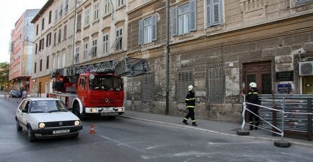 Našao cimera u krevetu sa muškarcem, izbo ga, skinuo se go, pa se bacio sa zgrade!