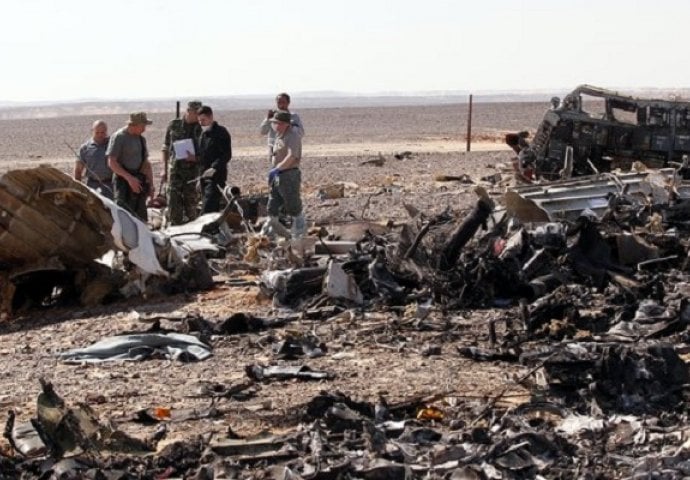 Ostali samo ostaci aviona, prtljaga, garderobe (VIDEO)