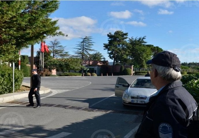 Istanbul: Teško ranjen mladić pri pokušaju da izvrši samoubistvo ispred palate Tarabya