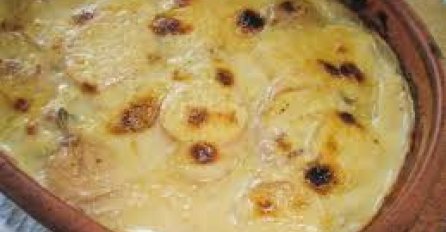 Za sve gurmane: Krompir u bešamel sosu sa slaninom
